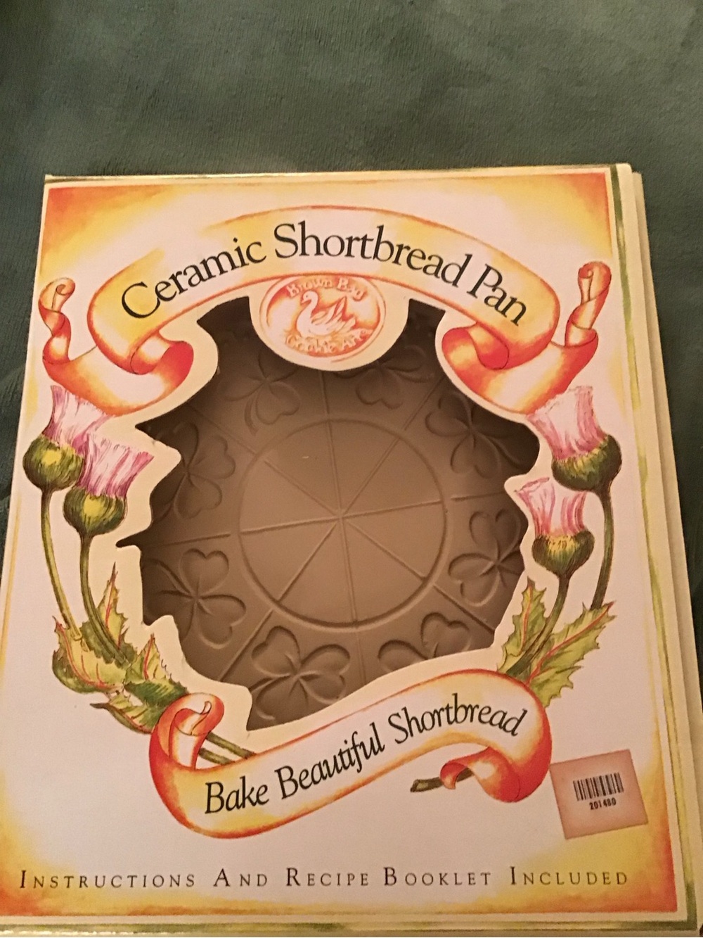 Ceramic Shortbread Pan in Neutral Gray - Decorative Clover Design